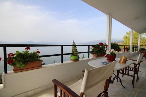 Sea Side Villa Alexandra - Housity