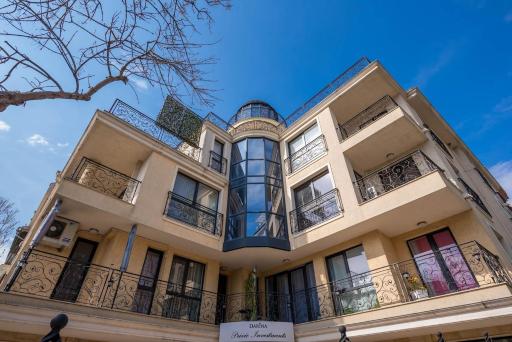 Minimalistic 1BR flat with a Parking spot - Housity