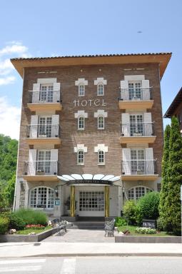 Hotel Edelweiss - Housity