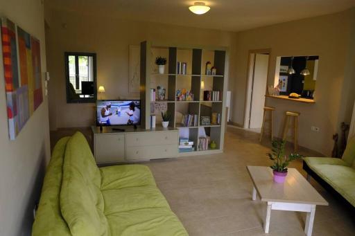 Apartment with garden in Thessaloniki. - Housity