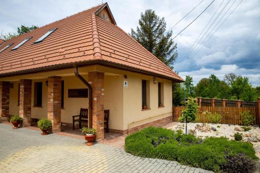 Mézes Vendégház és Apiterápiás központ - Housity