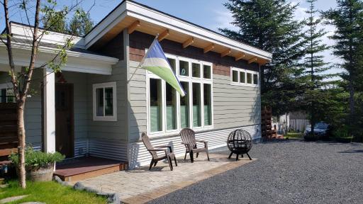 Entire Tiny Home close to cruise ship terminal Alaska Railroad and downtown Seward - Housity