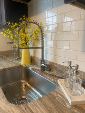 Peaceful Duplex, Upstairs Apt 2bedrooms Pets Welcome with fee Family Friendly - Housity