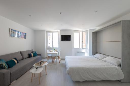 Studio lumineux Place de Lenche Panier Marseille - Housity