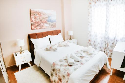 Best House, Ellinou Stratiotou, Ayia, Patra - Hizvo