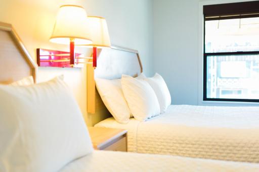Two Sunsets Hotel - Housity