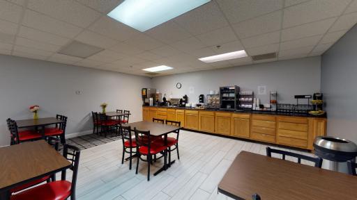 Ramada by Wyndham Strasburg - Shenandoah Valley - Housity