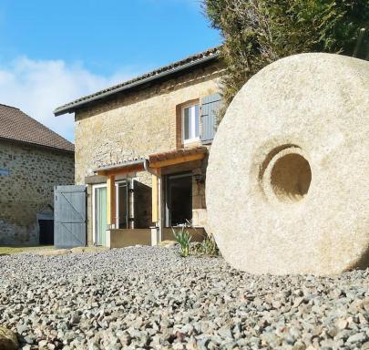 Beautiful 2 bed cottage with swimming pool - Housity