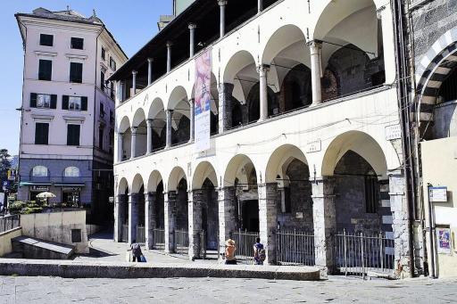 Modern and cosy apartment in Genoa Italy - Housity