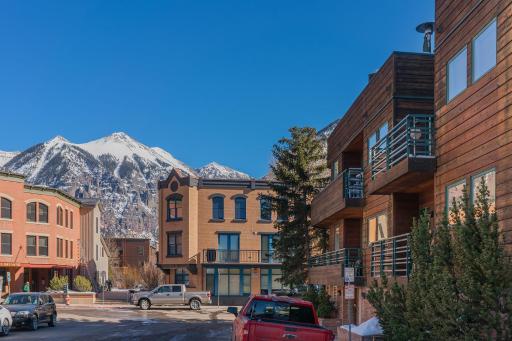 Ice House 317 - A Sun Filled Gondola Core Condo - Housity