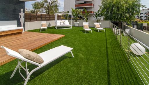 Sitges Spaces Garden Paradise 3 bedroom, 3 bathroom, huge PRIVATE garden-terrace, pool- sleeps up to 8 - Housity