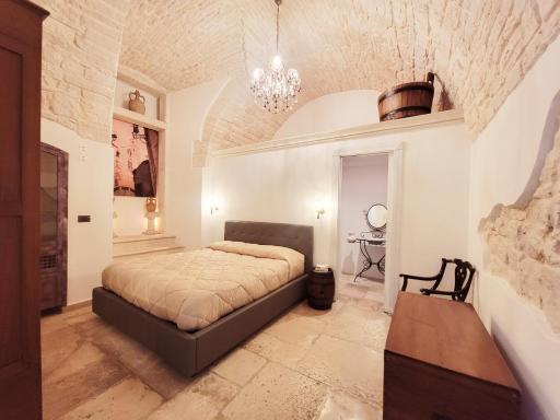 GIOVINAZZO HISTORIC APULIA old town stone house with private patio - Housity