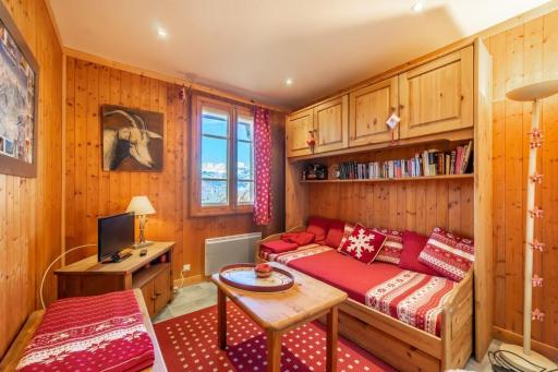 Duplex apartment in the heart of the city with mountain & countryside views - Housity