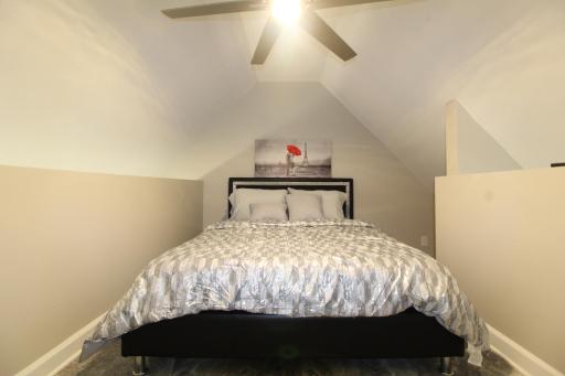 Modern Tiny House Experience - Housity