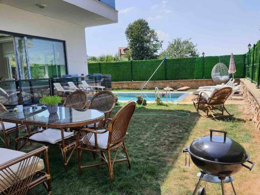 Captivating House with Pool near Ski Center in Kartepe near Sapanca - Housity