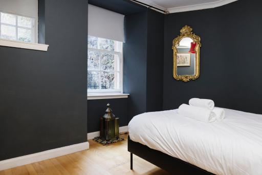 JOIVY Castle Hideaway - Housity
