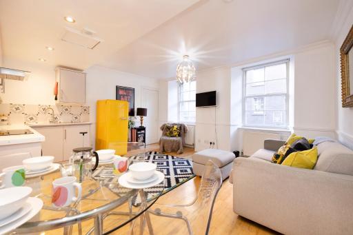 JOIVY Castle Hideaway - Housity