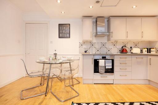 JOIVY Castle Hideaway - Housity