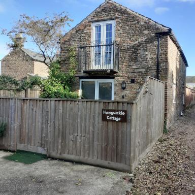 Honeysuckle Cottage - Housity