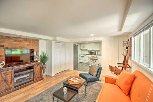 Cozy Seattle Apt with Patio Walk to Lake Washington - Housity