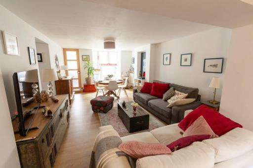 Furnished Apartment Near Palais de la Justice With 2 Bedrooms & a Garden - Housity