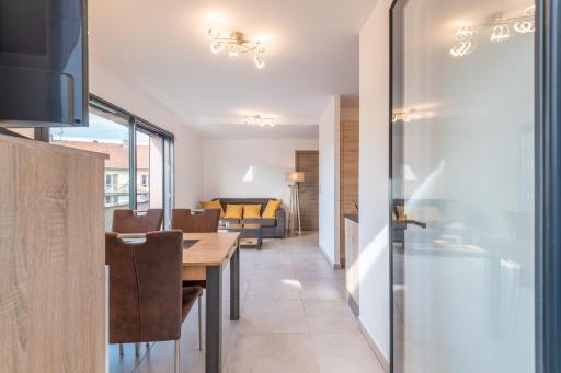 Pleasant Apartment Close To The City Center With Furnished Terrace & Garage - Housity