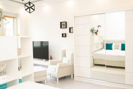 Cute and Sunny Studio - Central Location - Housity