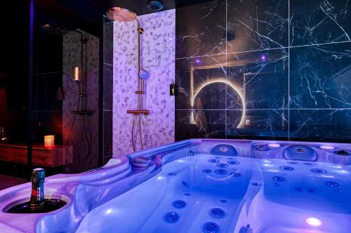 Villa avec jacuzzi privatif - Housity