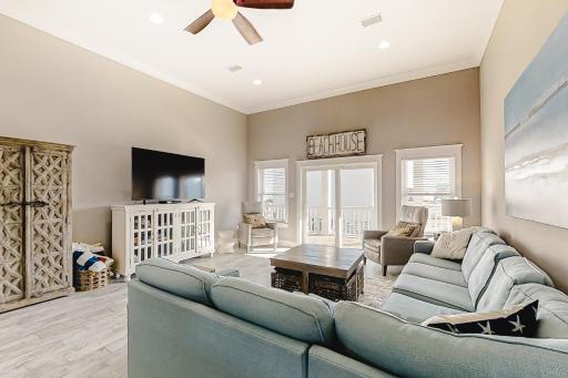 Sixteen Sandals - Housity