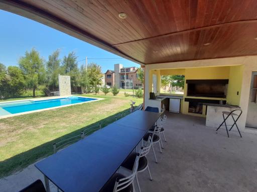 Hermosa Casa en Roldan ideal Familias - Housity