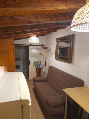 Habitación rústica independiente con todas las comodidades, sofacama y ventilador - Housity