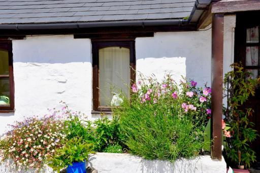 Stunning ANNEXE 1 luxury bedroom, eating area & bathroom only! - Housity