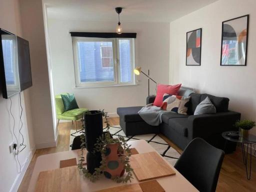 Quayside by Mia Living Modern one bedroom apartment in Cardiff Bay - Housity