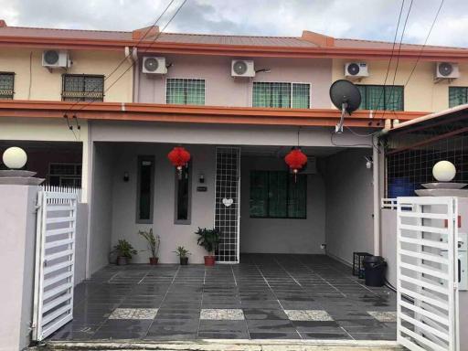 Ang lee holiday home - Housity