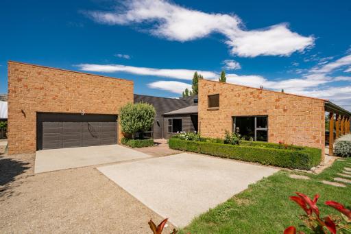 Edgewater Escape - Cromwell Holiday Home - Housity