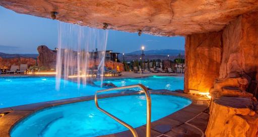 Sage Creek Resort - Awesome 3rd Level with Elevator! 2 Pools - 2 Hot Tubs - Housity