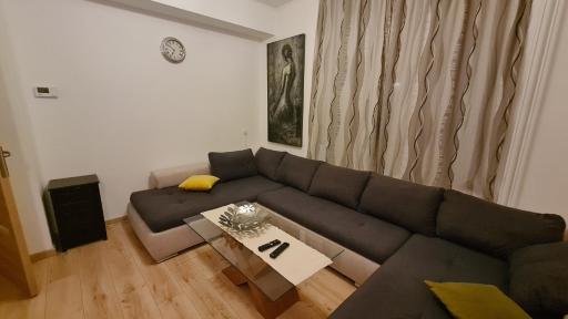 Beautiful standing-alone house with a backyard - Housity