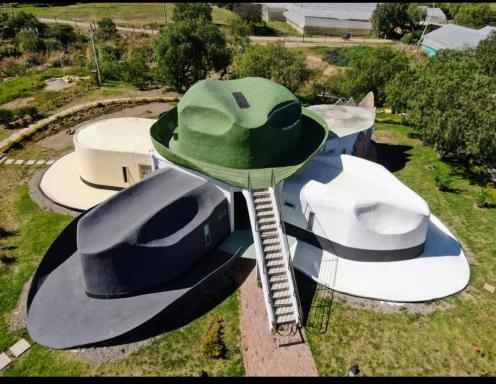 Entre Sombreros - Housity