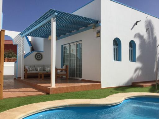 COZY, Beach House , by MAHBOVILLAS - Housity