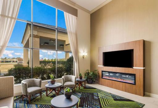 Clarion Pointe New Bern - Housity