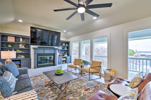 Lake Dayz Granbury Retreat with Private Dock! - Housity