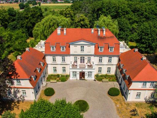 Pałac Godętowo - Housity