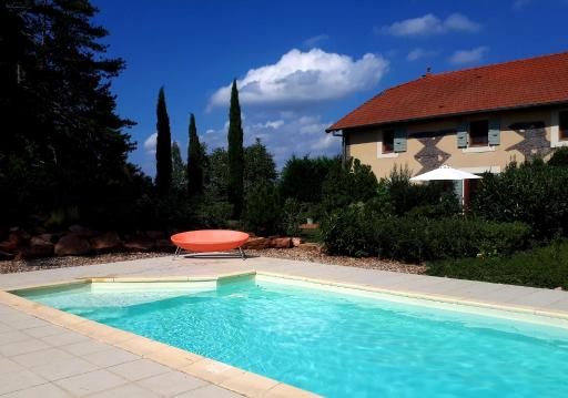 Le Cuvage - 4 Person Barn Apartment - Large Pool - Housity