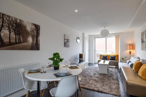 Stanley Sparkle Stays - 4BRooms, 4Beds, Prkg, Wifi - Housity