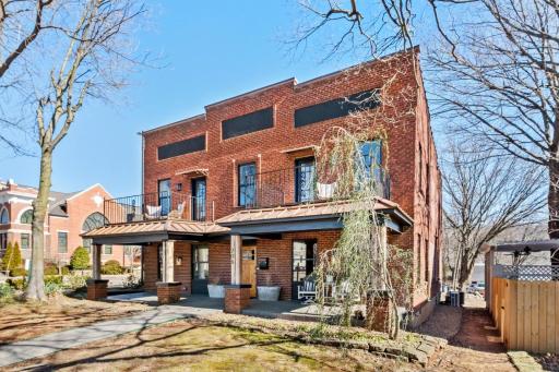 The Brick House - Historic District - WALK Downtown or U of A - Sleeps TEN - Housity