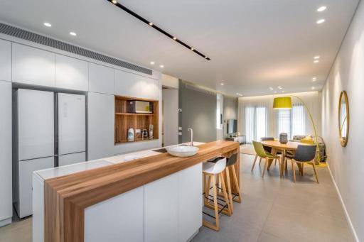 Rooftop 2 Luxury Apartment By Nimizz - Housity