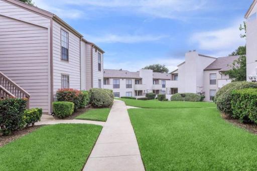 Lakeview Cozy Townhouse - Housity