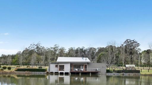 Casa Sul Lago in the H'Lands - Housity