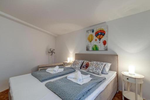 Holiday house Črni Kal - Pri Roktovih - Housity