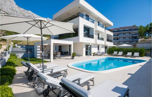 Amazing Apartment In Baska Voda - Housity